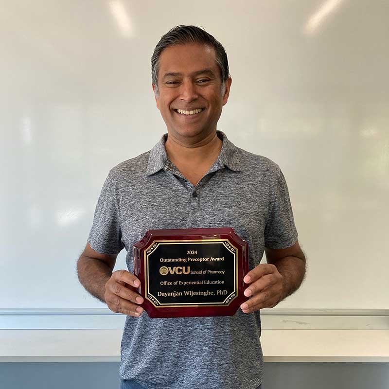 Wijesinghe 'Shanaka' Dayanjan holding preceptor award.