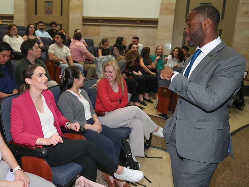 Dean K.C. Ogbonna talks to V C U pharmacy students.